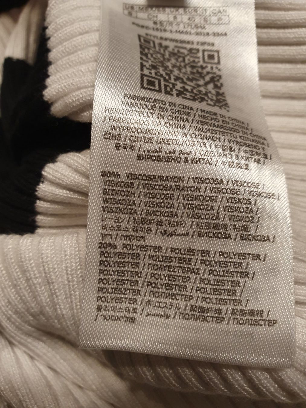 Guess Pullover & Sweatshirts: Guess Pullover – Gebraucht aus Laufenburg von may_r2st 3