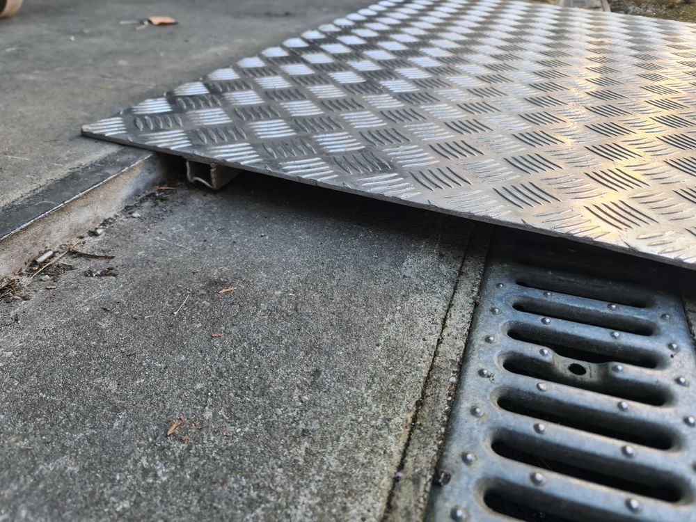 Grill und Gulliabdeckung rund Typ S1 aus Alu Riffelblech 1,5/2 // 2,5/4 (2,5 /4Riffel 750mm Grill und Gulliabdeckung rund Typ S1 aus Alu Riffelblech 1,5/2 // 2,5/4 (2,5 /4Riffel 750mm