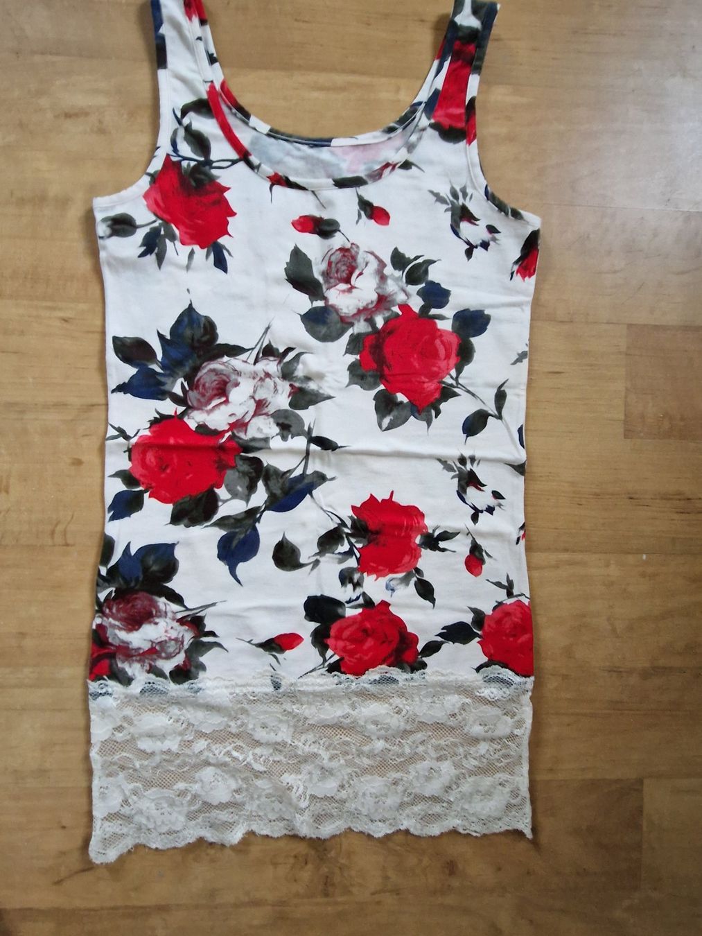 Camicette, T-shirt & Top: Sommerliches Top mit Spitze, Grösse 36 – Usato da Weggis venduto da Oswadan