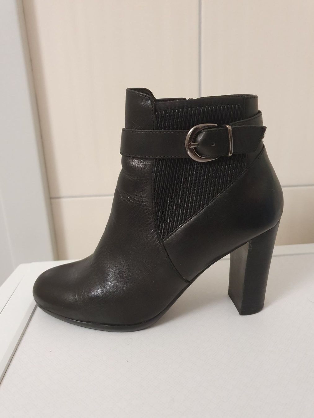 Scarpe da donna: bottines en cuir marque chez André 37 – Usato da Cheseaux sur Lausanne venduto da pan_skd5