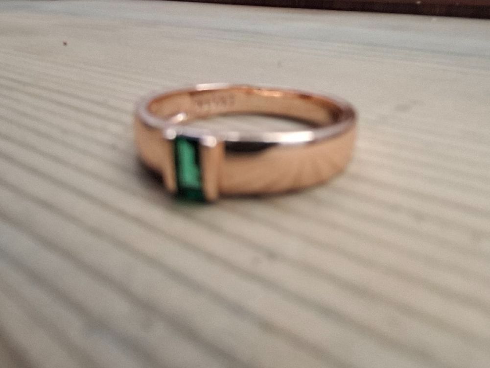 Bagues: Ring Damen mit grünem Stein – D'occasion à Buochs par regenbogen7365