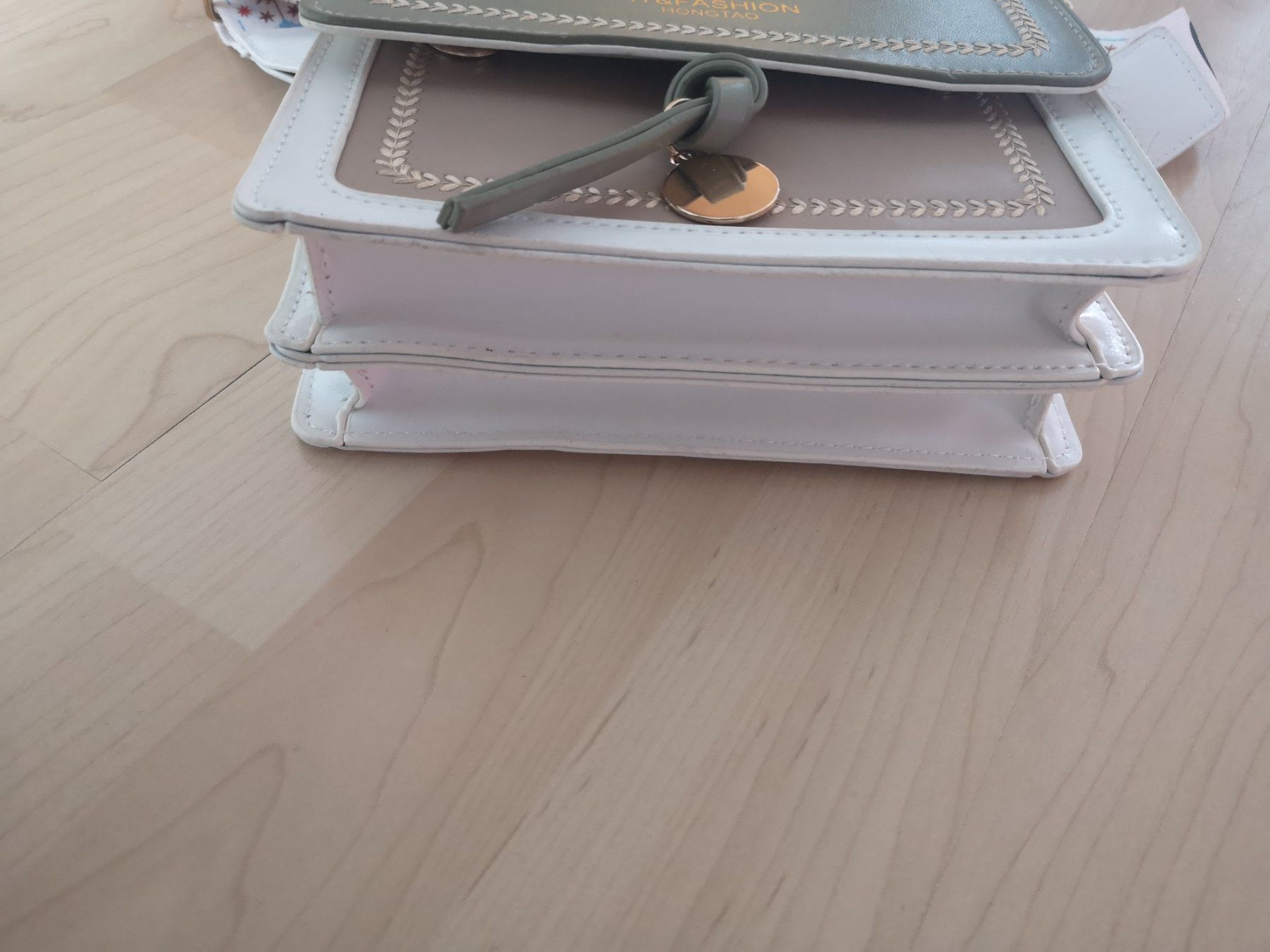 Sacs femmes: Schöne Handtasche – D'occasion à Büttikon AG par PAM120319 1