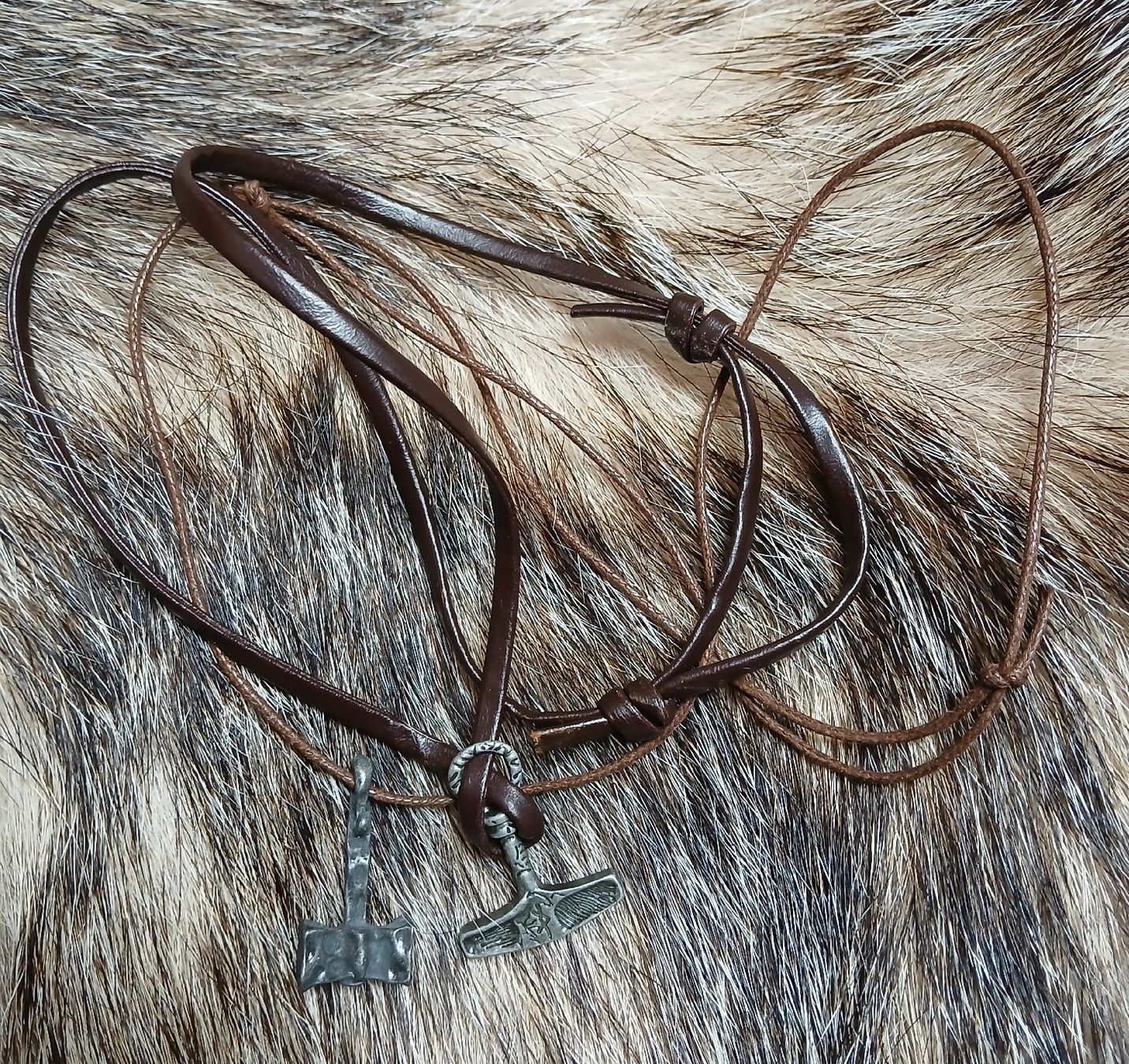 Catenine: Colliers Vikings Mjöllnir – Nuovo (secondo la descrizione) da Les Sciernes-d'Albeuve venduto da mel_8wpv