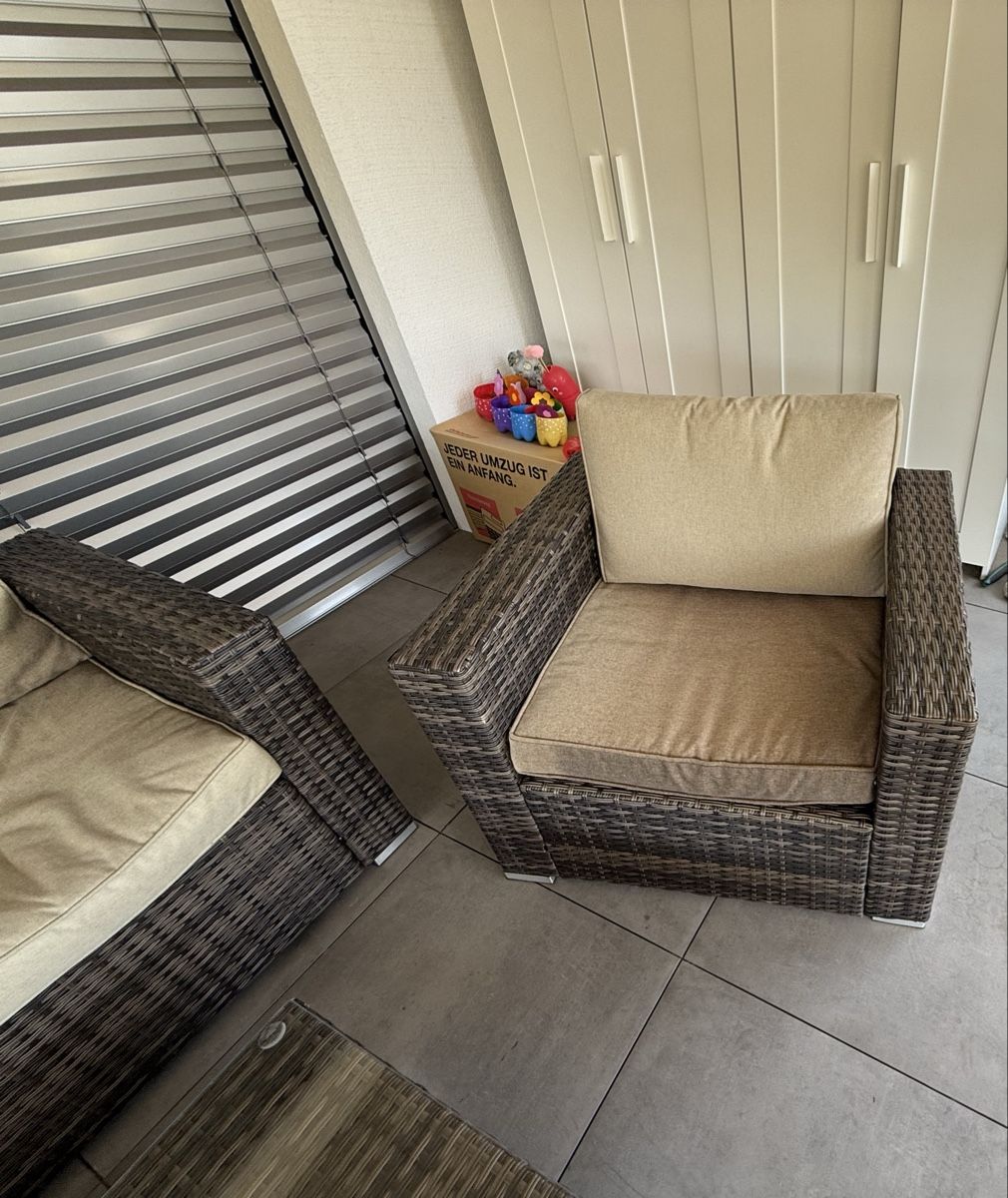 Set de table et chaises: Terrassenlounge  2 er plus 2 x 1 Sitz plus einen Tisch – D'occasion à Pfeffikon LU par pepino17 6