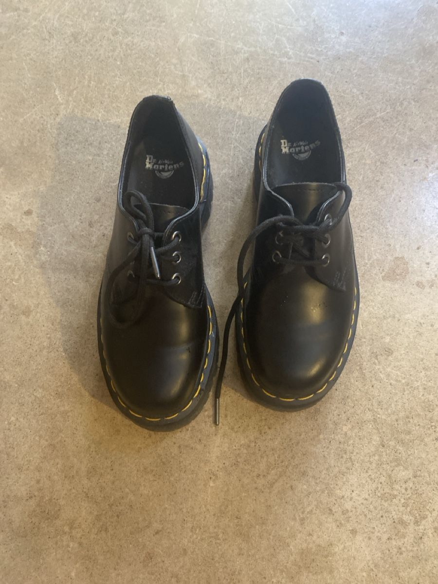 Dr. Martens Chaussures femmes: Dr. Martens Schnürschuhe Schwarz Plattform Grösse 39 – D'occasion à Bern par LuuPLAEN