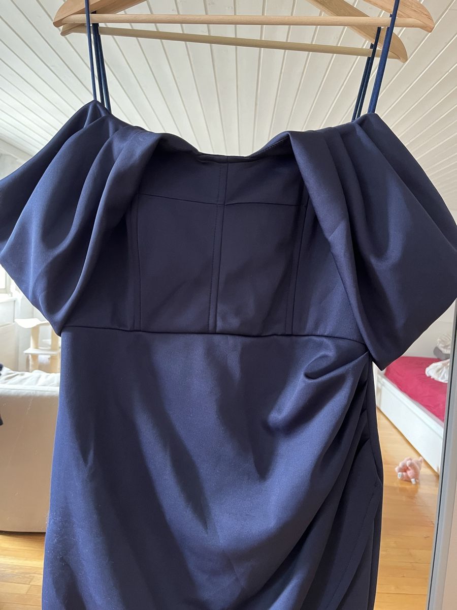 Robes: Kleid – Neuf (Voir description) à Spiez par Michaela333 2