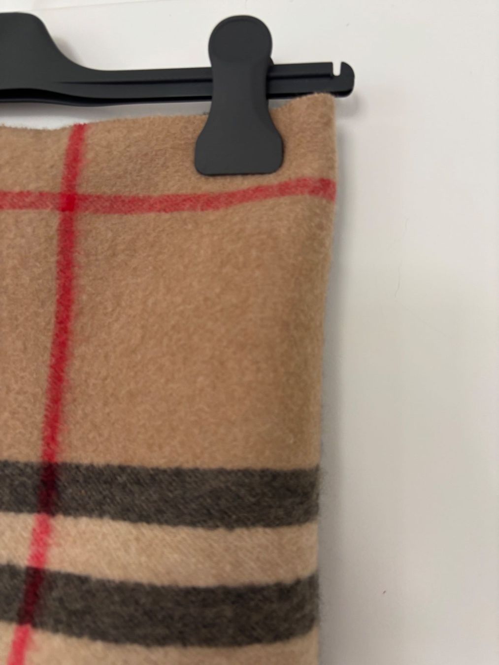 Burberry Foulard & Sciarpe: BURBERRY  Kashmir Rundhalsschal 70x30cm – Usato da Herrliberg venduto da mayfi 1