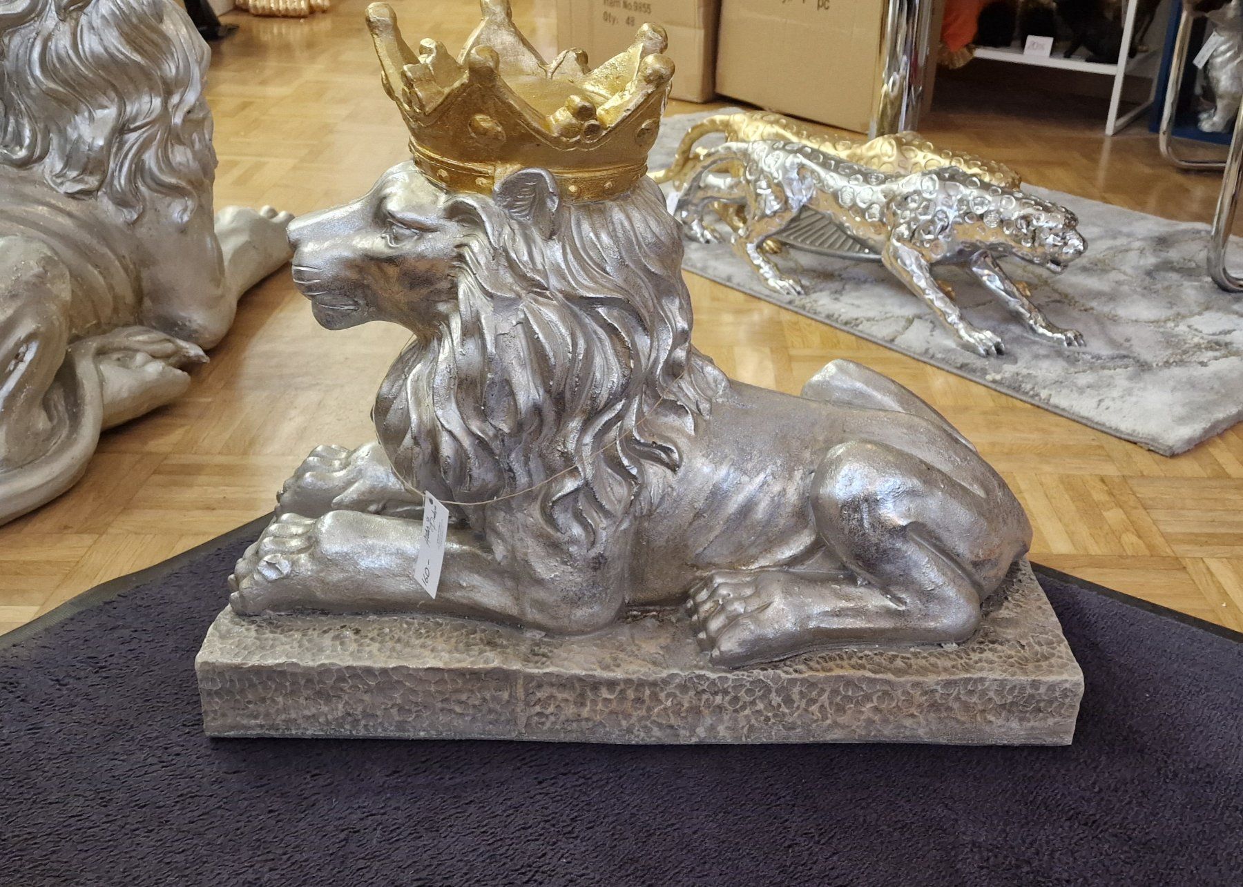 Skulpturen & Statuen: Löwe Silber mit Krone Gold Gross – Neu und originalverpackt aus Schaffhausen von AtelierPudesco 4