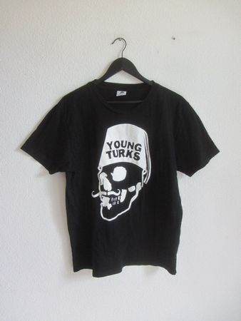 YOUNG TURKS - T-Shirt schwarz Totenkopf