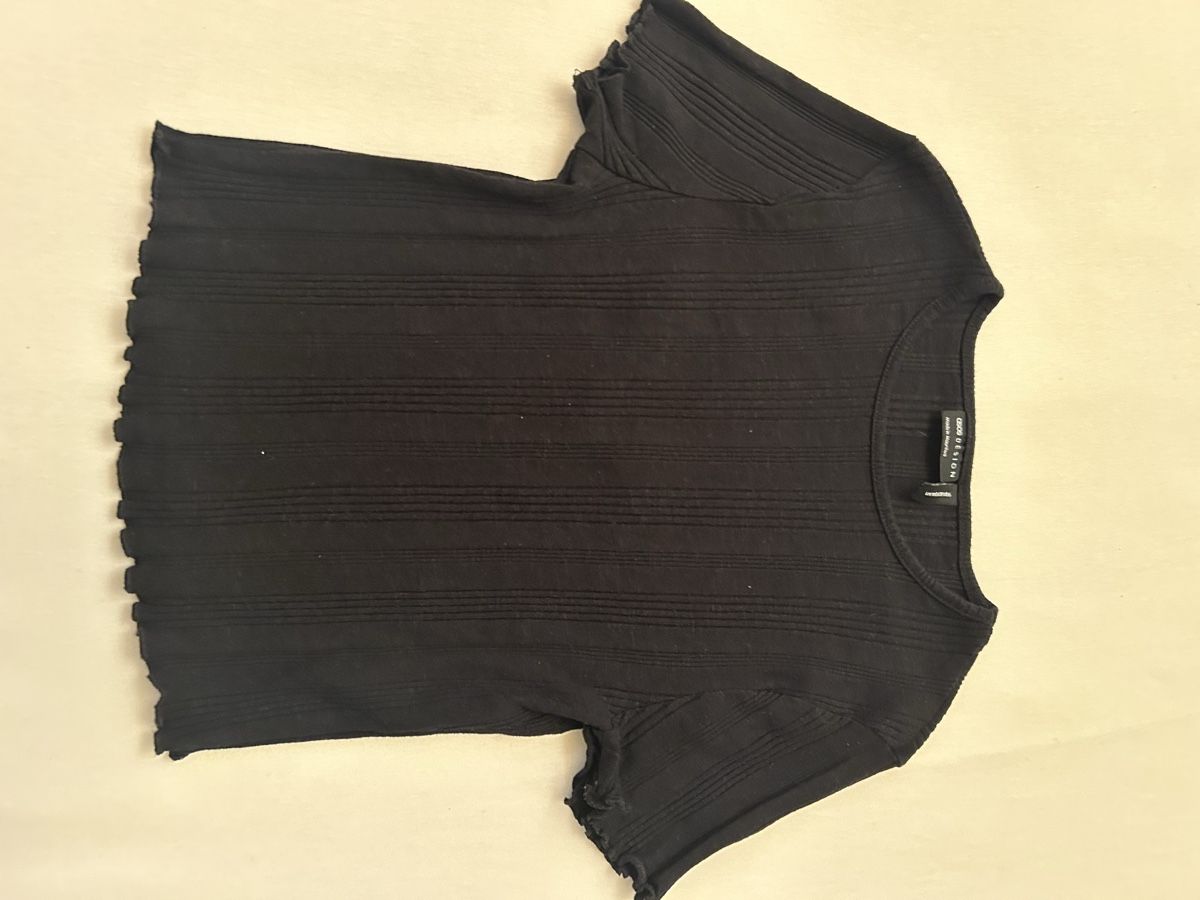 Camicette, T-shirt & Top: ASOS DESIGN ribbed T-shirt.  – Usato da Ponte Capriasca venduto da noemi.slg 2