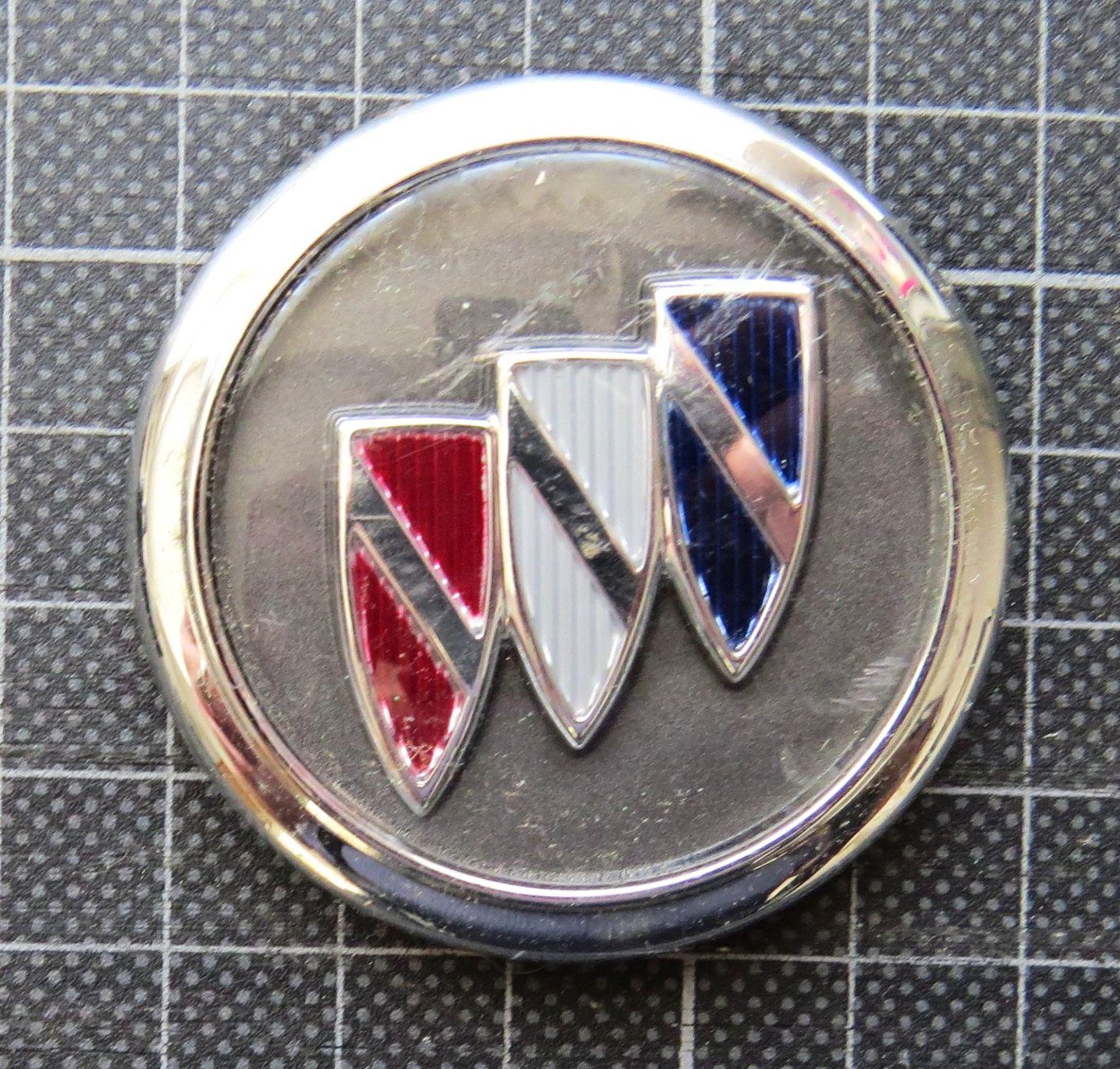 Buick Tutti pezzi di ricambio auto: Buick Emblem – Usato da Ettingen venduto da campione_1