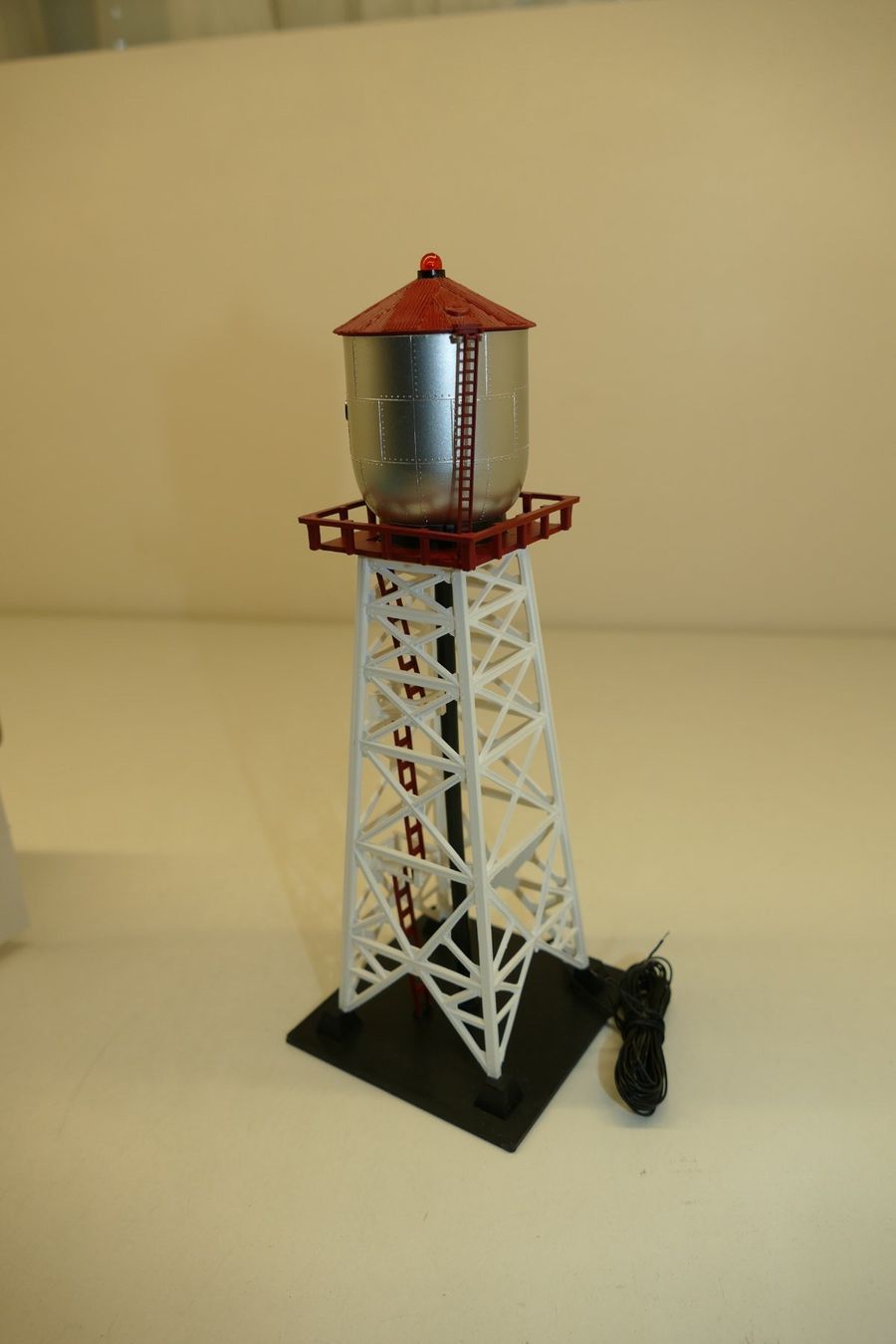 Modellini di ferrovie: Life-Like H0: US Flashing Light Storage Tank – Nuovo e nell'imballaggio originale da Niederhasli venduto da rail-duerst 2