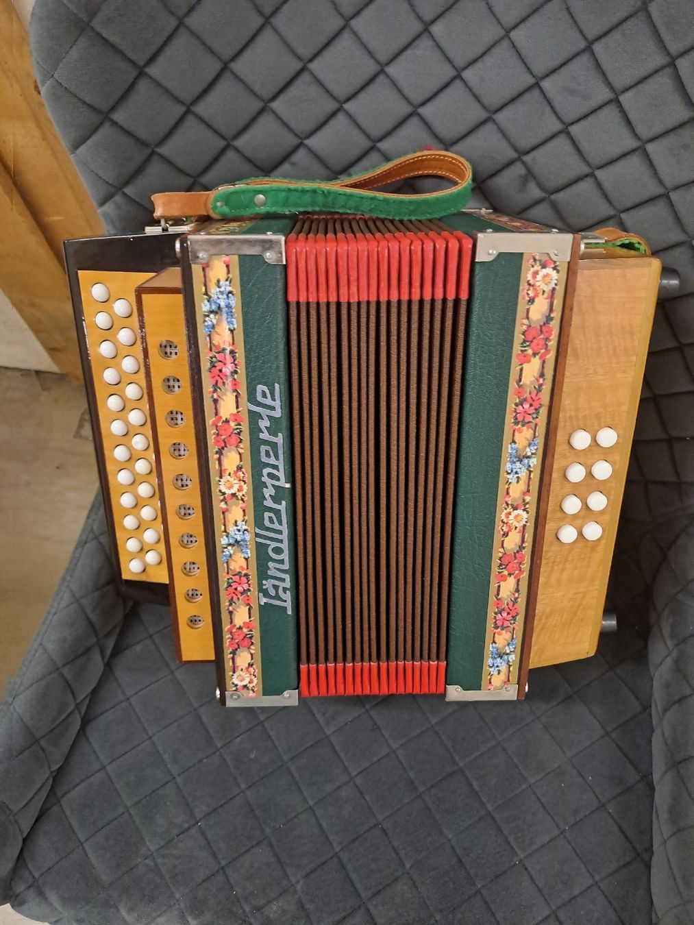 Musikinstrumente: schwyzerorgeli ton B – Gebraucht aus Villeneuve von BibiVintage