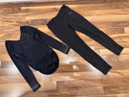 Turngwändli / Trikot langarm mit Hose ca. 134 in Top Zustand