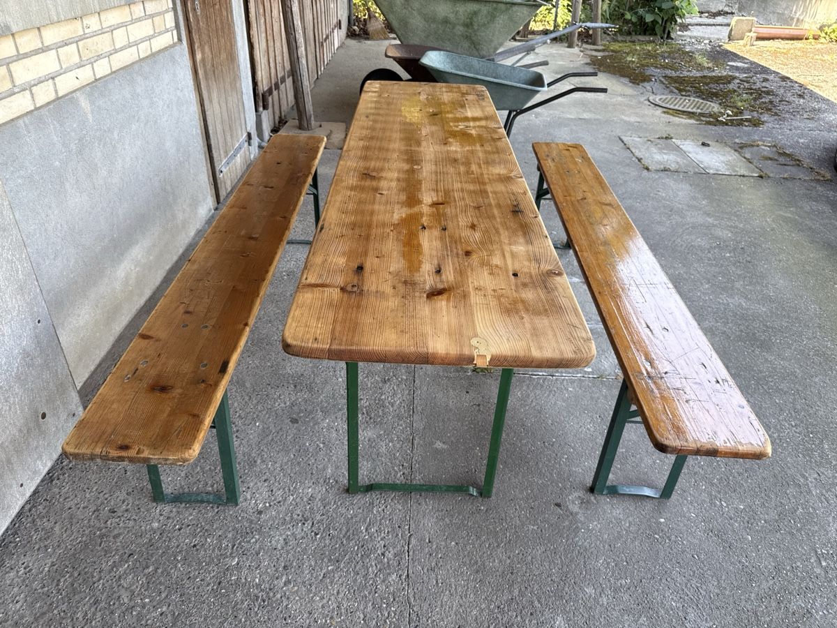 Set di tavolo e panche: Gartentisch mit Bänken Holz Metall gebraucht – Usato da Effretikon venduto da a.husejni01 1
