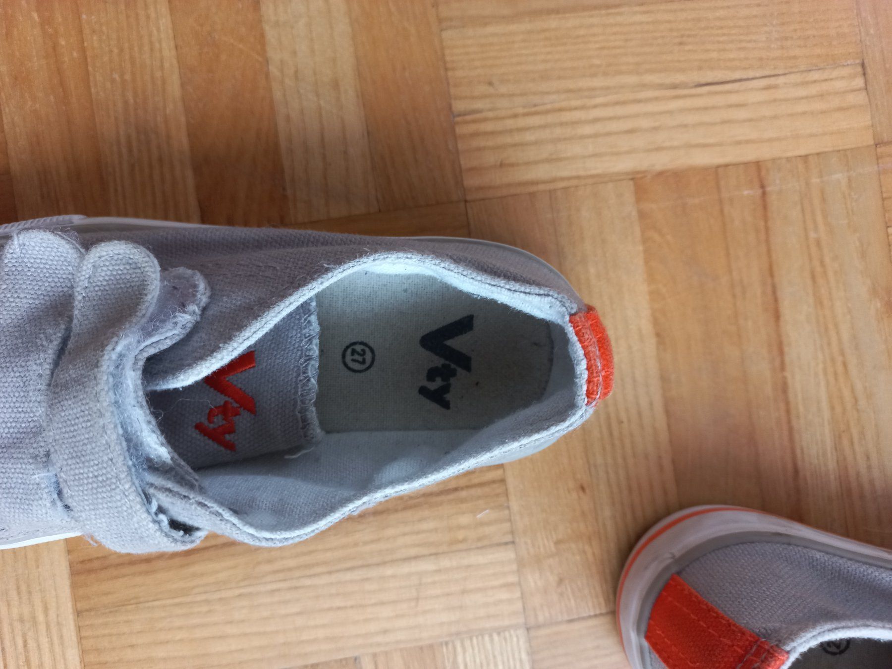 Scarpe da uomo: Stoffschuhe gr.27 – Usato da Bachenbülach venduto da enigmatic 2