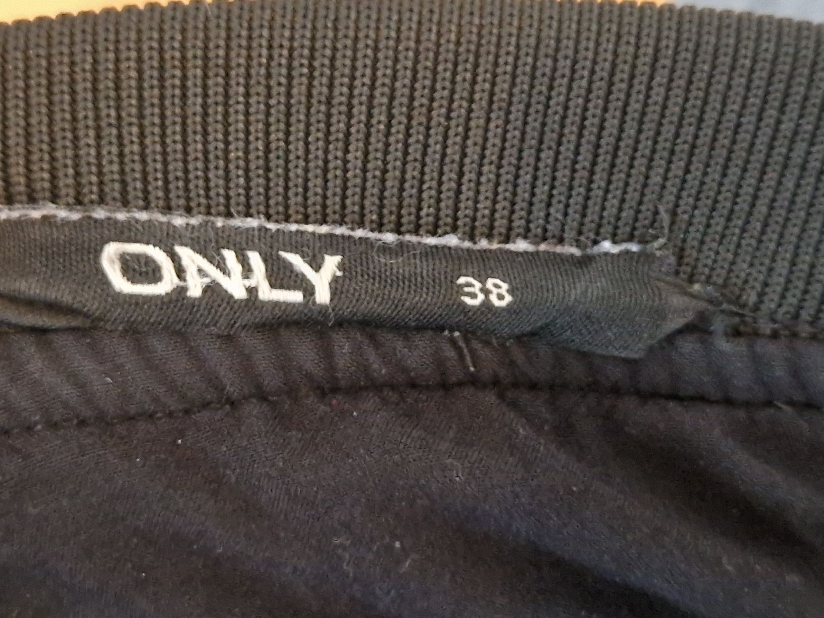 Only Giacche: ONLY Jacke Bomberjacke schwarz Gr. 38 – Usato da Reinach BL venduto da Tinkerbelly27 5