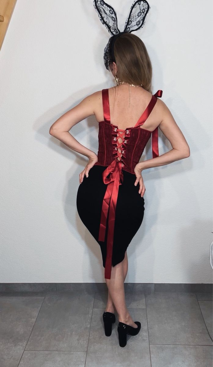 Top: Corset bordeaux à lacets – Usato da Pont (Veveyse) venduto da pil_k9jp 5