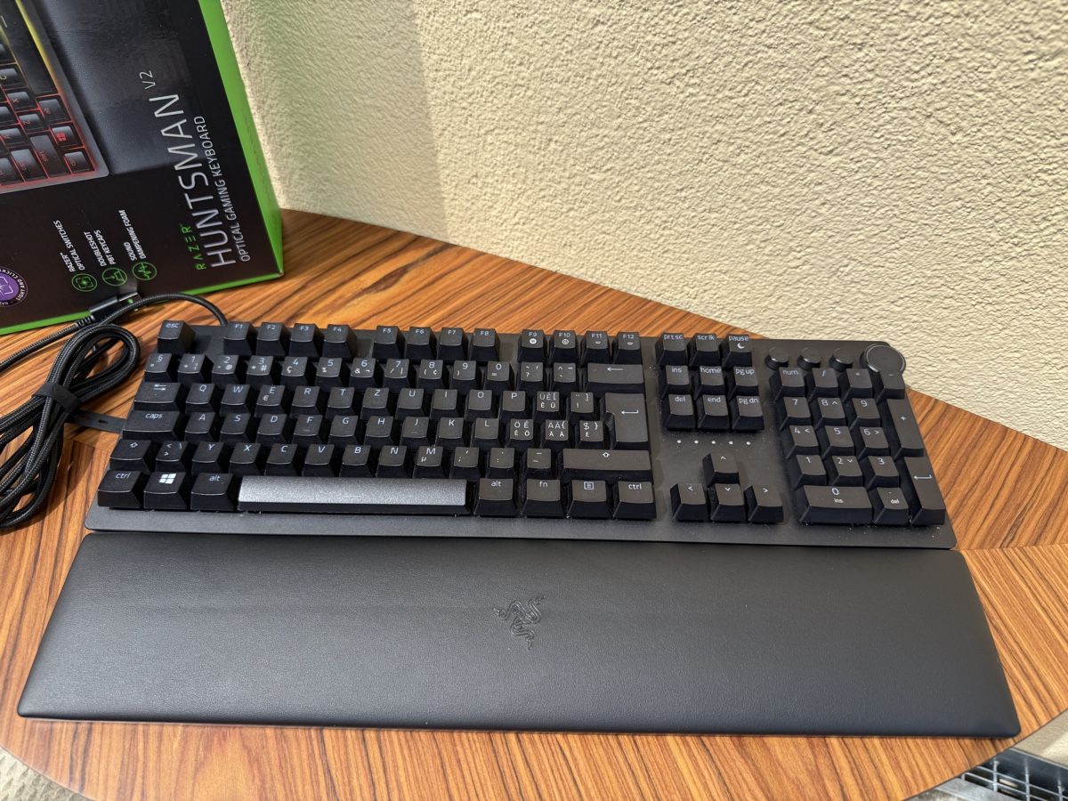 Razer Tastaturen: Razer Huntsman V2 - Gaming Keyboard – Gebraucht aus Wald ZH von Carloiten