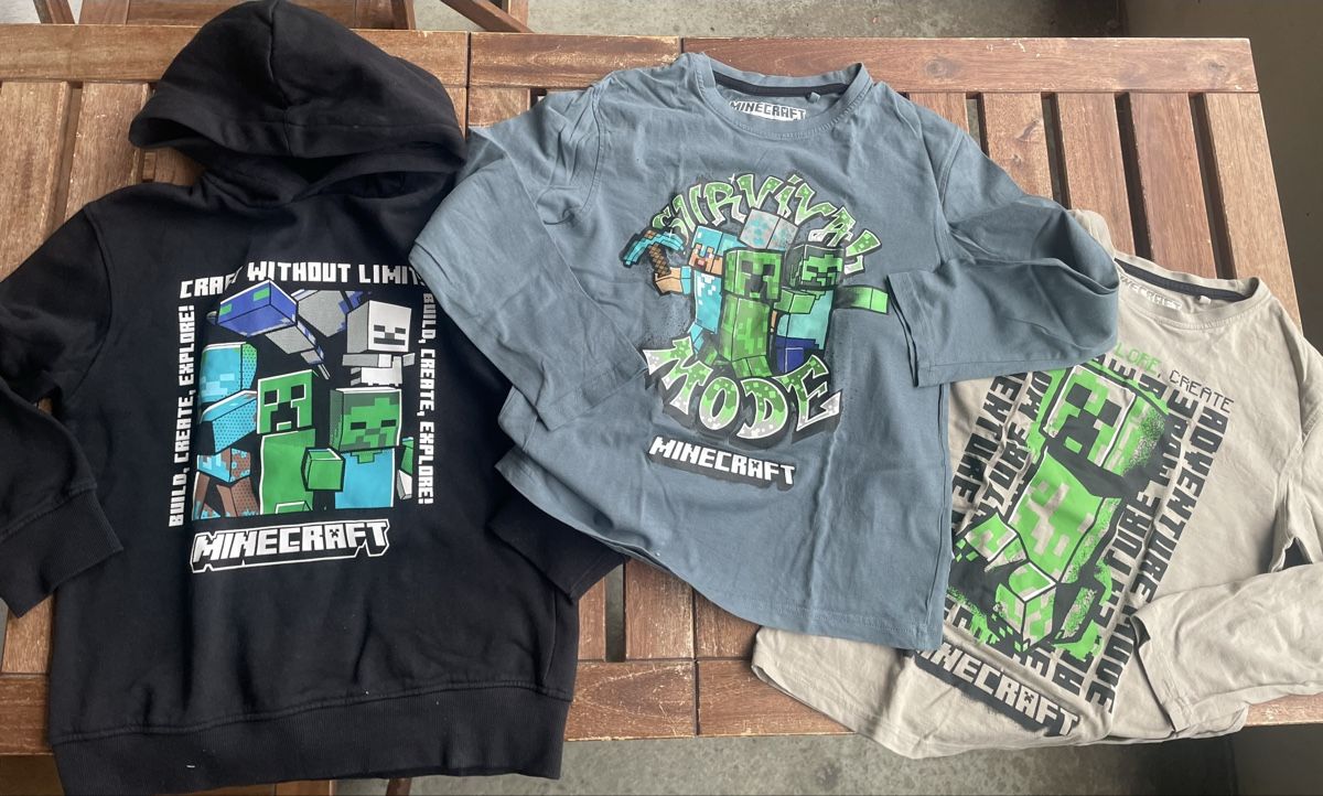 Lotti & Set di vestiti: Minecraft Set Pullover & 2 Shirts Gr. 140 gebraucht – Usato da Bern venduto da brup 1
