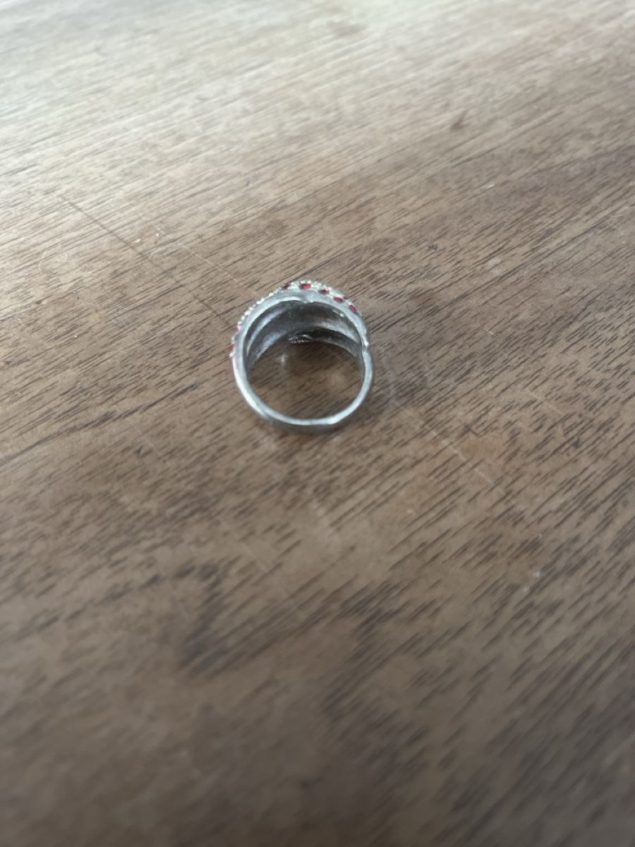 Bagues: Ring mit roten Steinchen – D'occasion à Villnachern par Nadeos 1