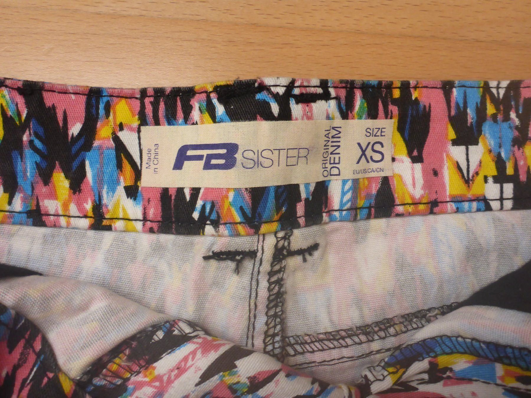 Pantaloni: Hotpants Gr XS – Usato da witterswil venduto da Bargo 2