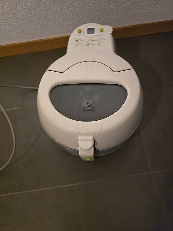 Tefal Appareils de cuisine: Friteuse à air TEFAL – D'occasion à Yverdon-les-Bains par flo_vs7g 1