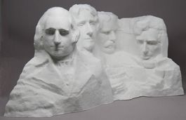 Mount Rushmore 1:220