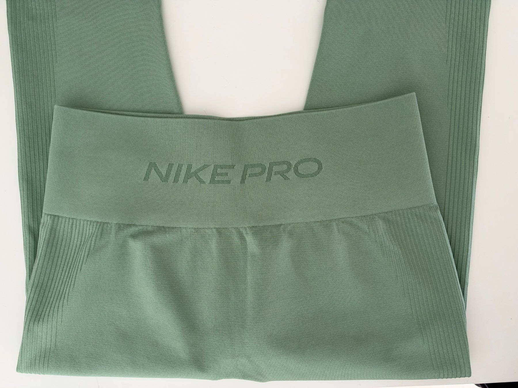 Nike Leggings: Legging Nike Pro Dri-FIT vert taille M – Gebraucht aus Fully von Avranville 3