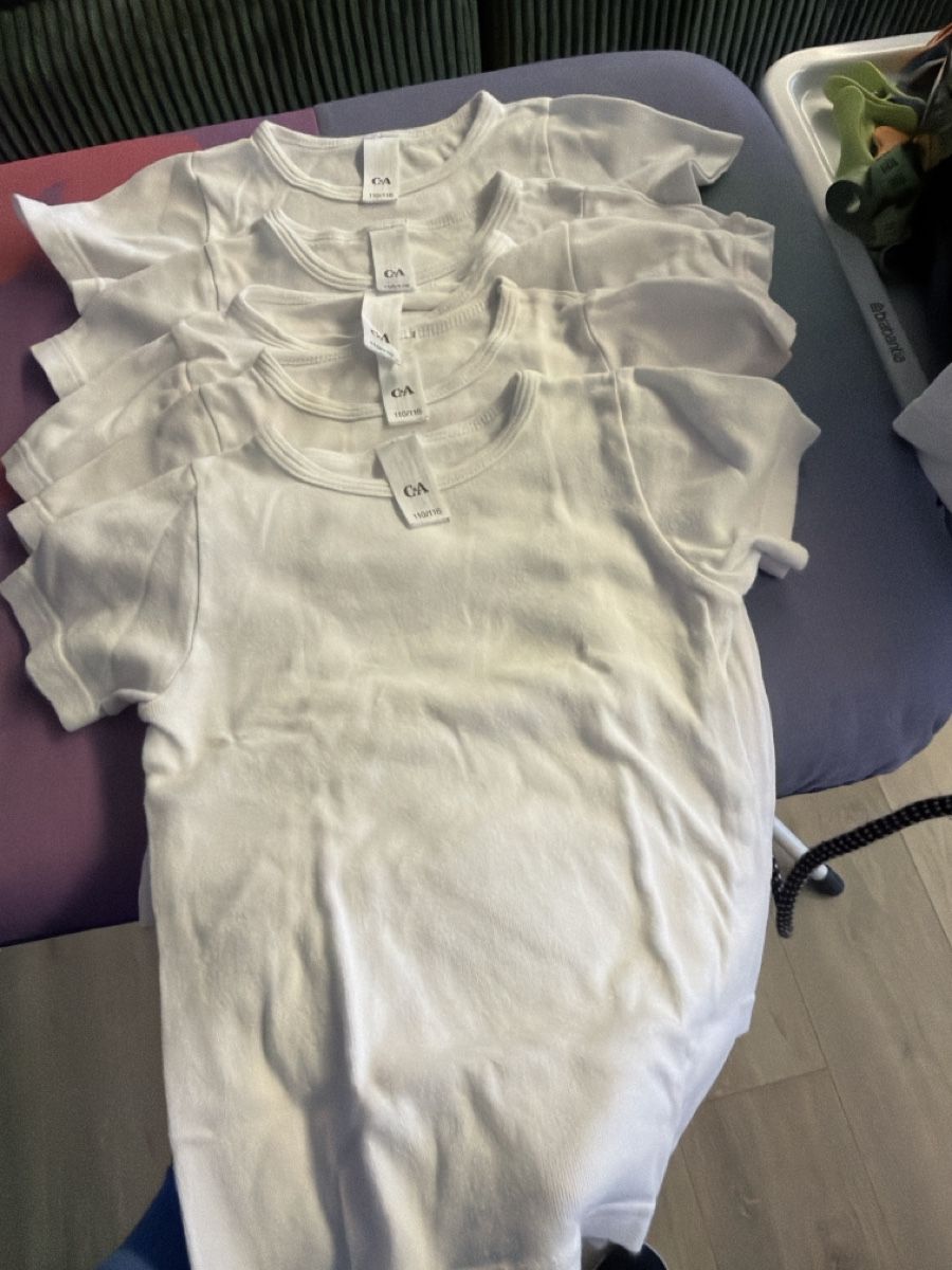 C&A Biancheria intima: 5 Unterleibchen von C&A Gr. 110 – Usato da Oberrohrdorf venduto da Mariann79