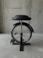 Skulpturaler Design-Hocker im Duchamp-Stil / Industrial Art