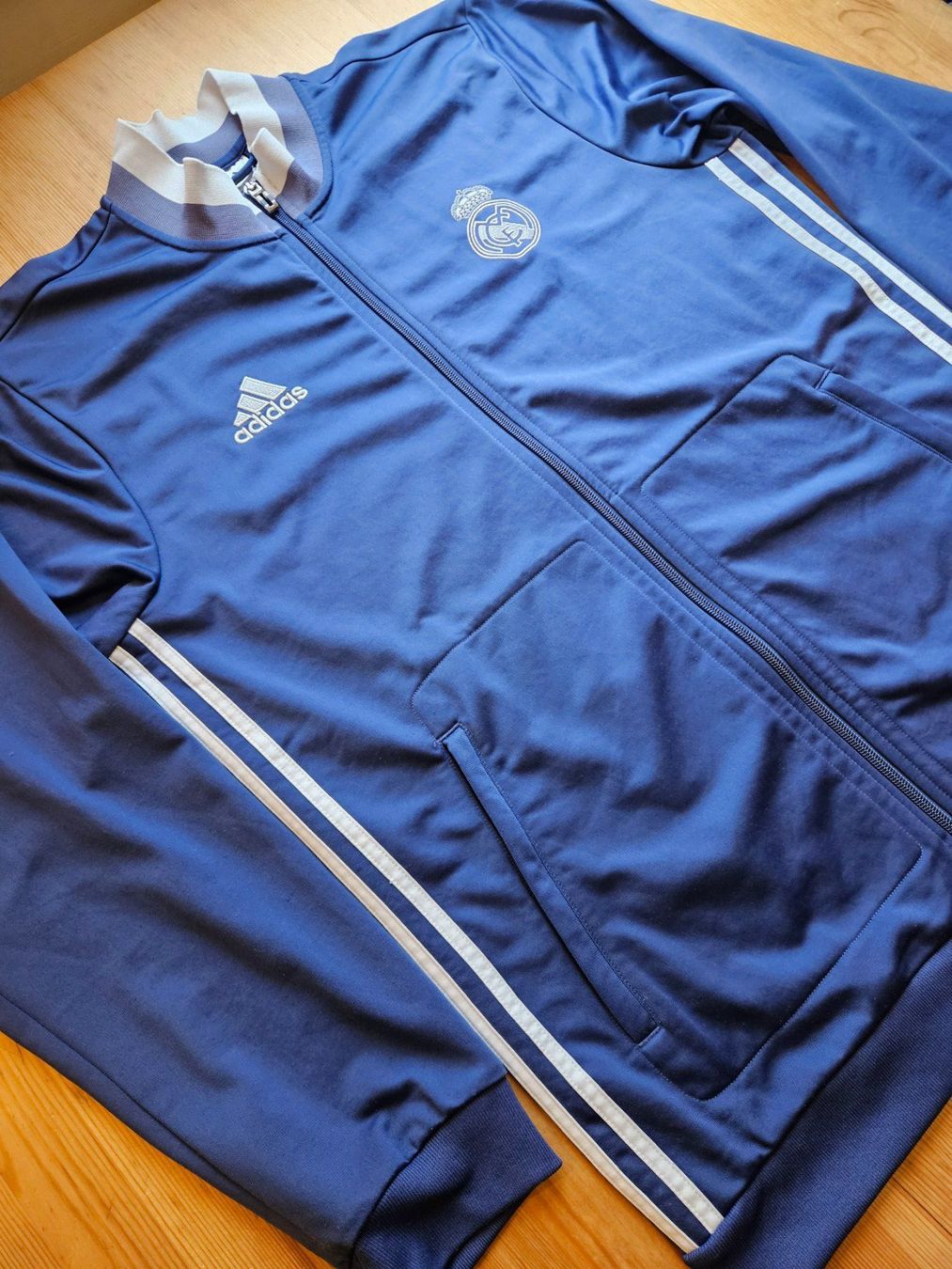 Adidas Canottiere & Pantaloni: Real Madrid Jacke adidas Grösse L Spanien – Usato da Hägglingen venduto da United-Village-Trade 2