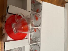 Tassen-Set mit Herzen