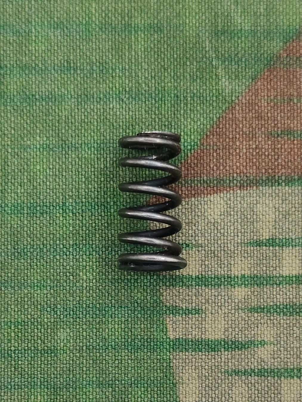 Schweizer Armee Uniformen: Abzug- und Verschlusshaltefeder Ord. 1889 – Gebraucht aus Bauma von SwissMilitaria
