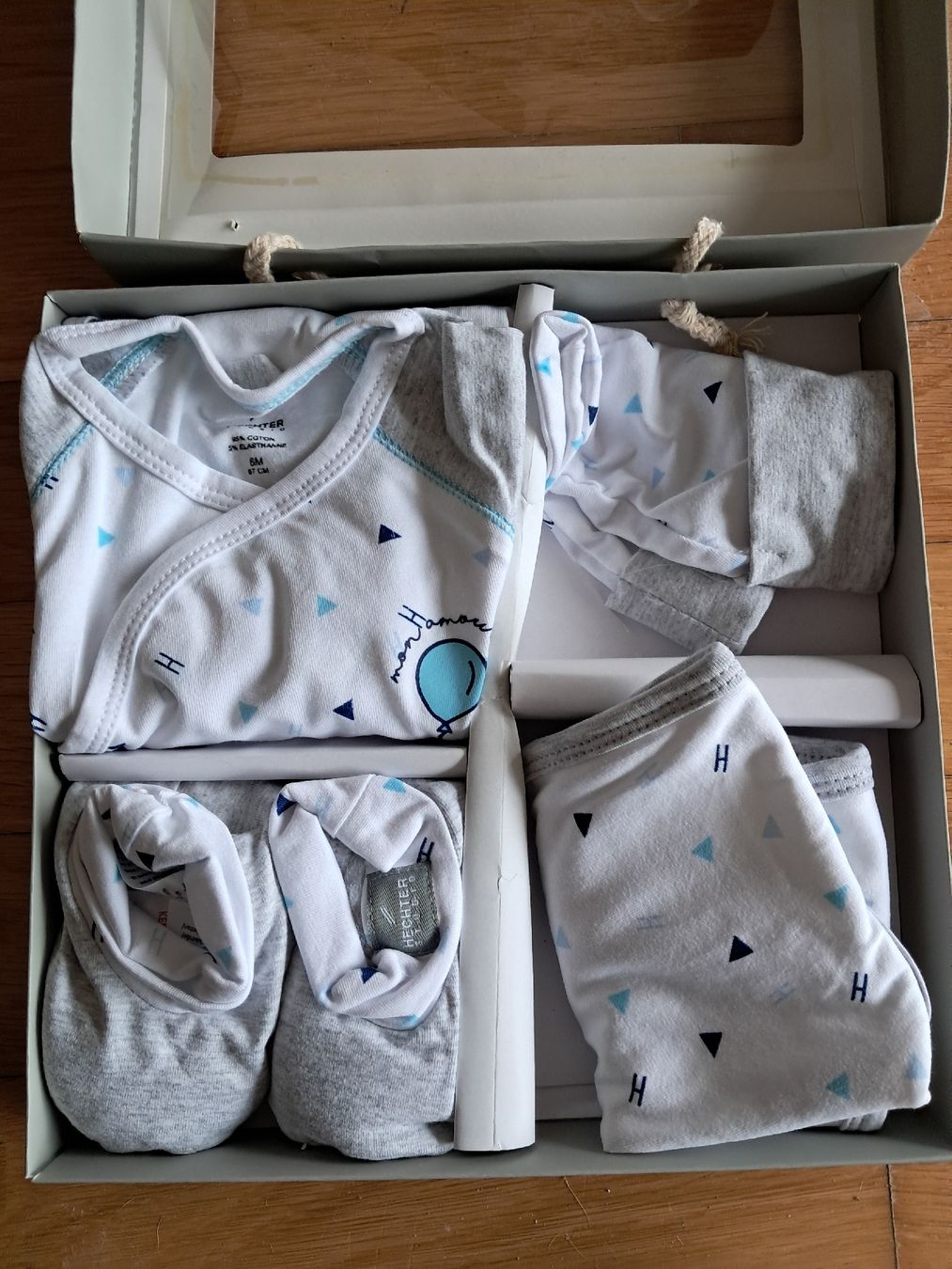 Lotti & Set di vestiti: Ensemble bebe 6 mois Hechter Studio – Nuovo e nell'imballaggio originale da Neuchâtel venduto da ffj_fg7j
