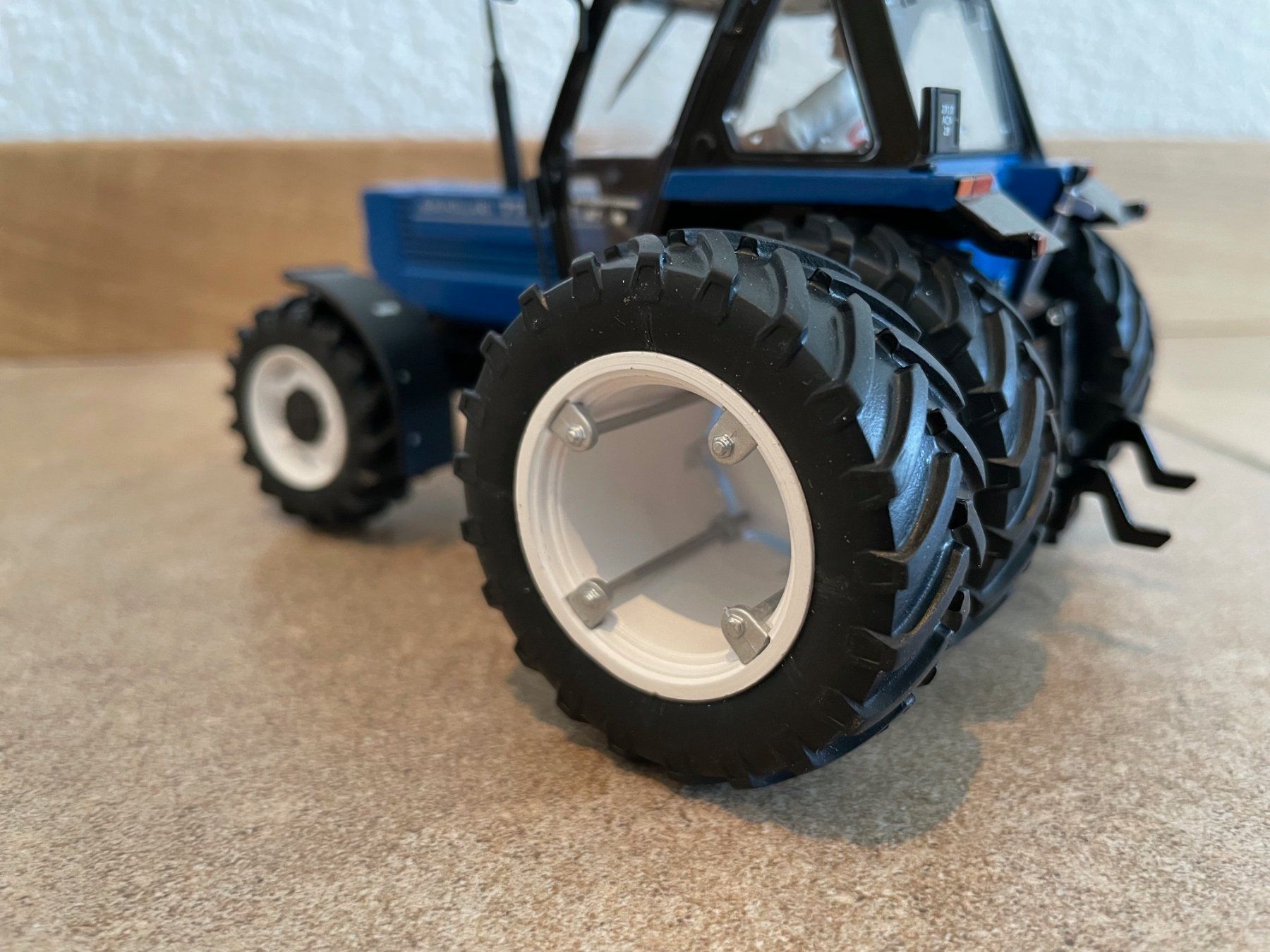 New Holland Trattori: New Holland 110-90 – Nuovo e nell'imballaggio originale da Kreuzlingen venduto da Stefan1150 5