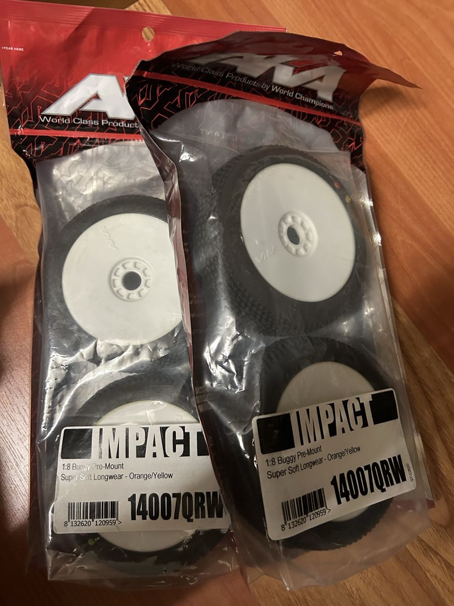 Modellismo RC: Pneus 1/8 Buggy Impact supersoft – Nuovo e nell'imballaggio originale da Ecublens VD venduto da RodrigoFortunato249