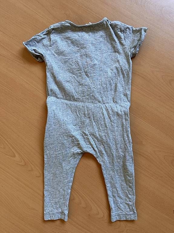 Strampler: Gray Label Einteiler / Romper  Grösse 12-18 Monate – Gebraucht aus Riehen von jac_f2nl 1