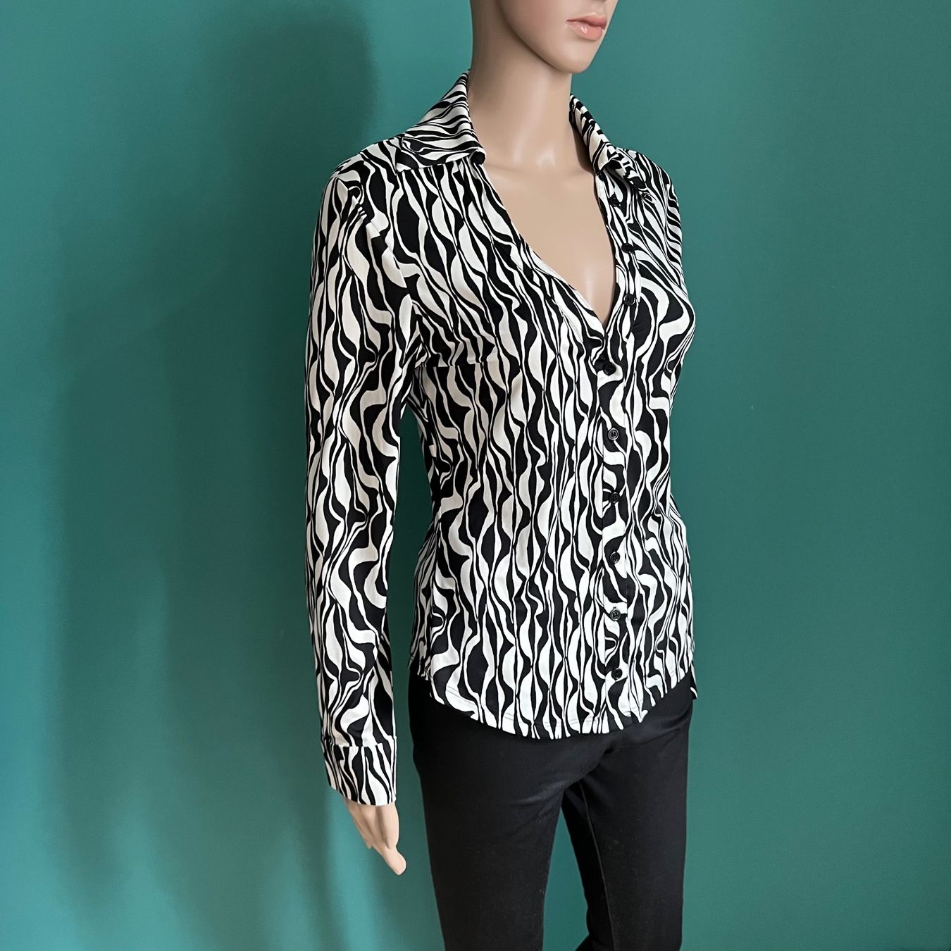 Zara Blusen: gemusterte ZARA Bluse 🖤 – Gebraucht aus Zürich von ClosetQueen 2