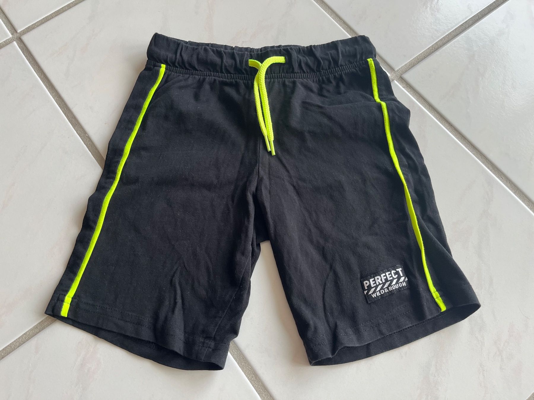 Hosen: Baumwoll Shorts Grösse 122 – Gebraucht aus Konolfingen von takkie