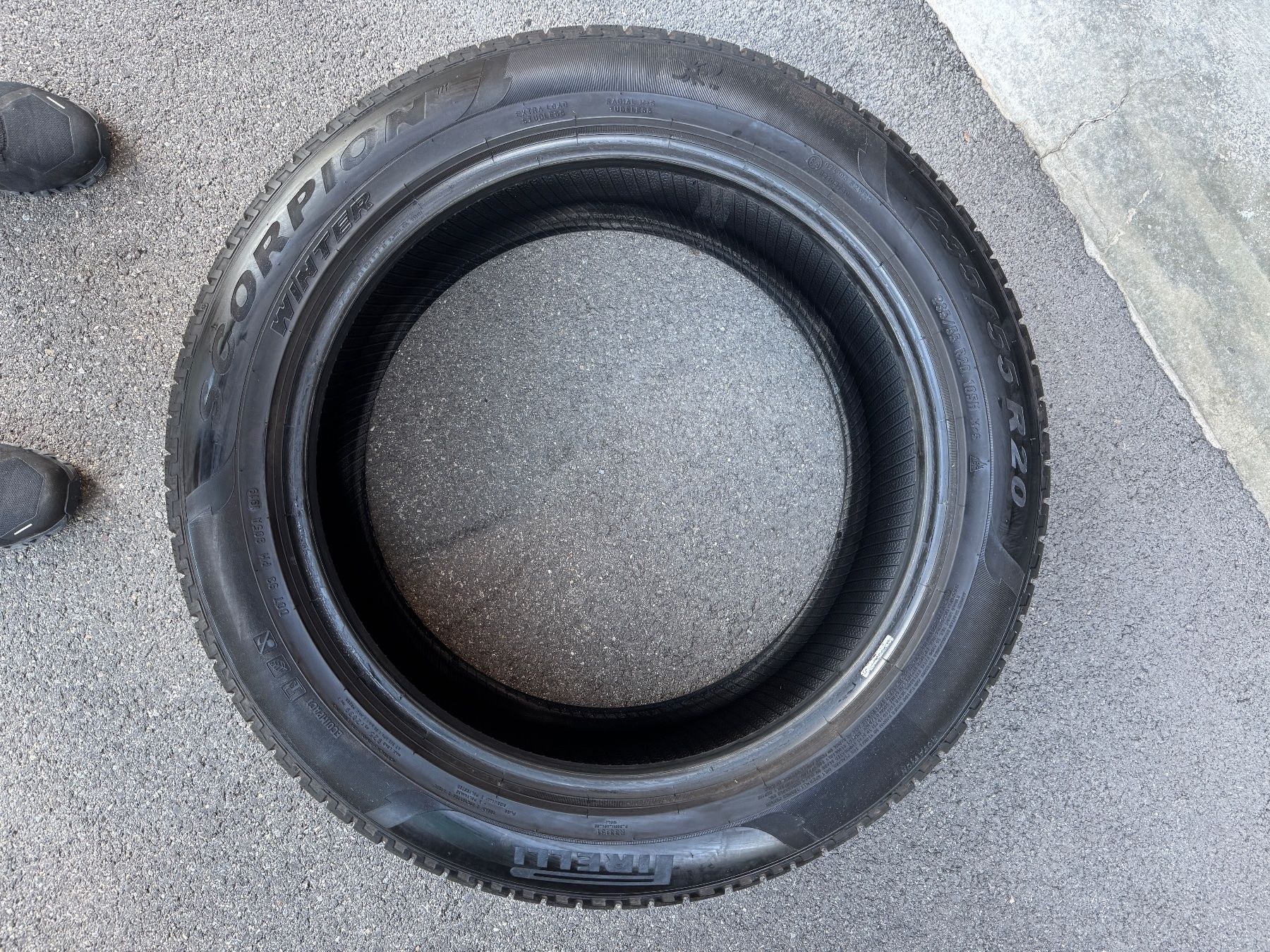 Pirelli Pneus & Roues: 235/55R20 – D'occasion à Widen par Dinero02 4