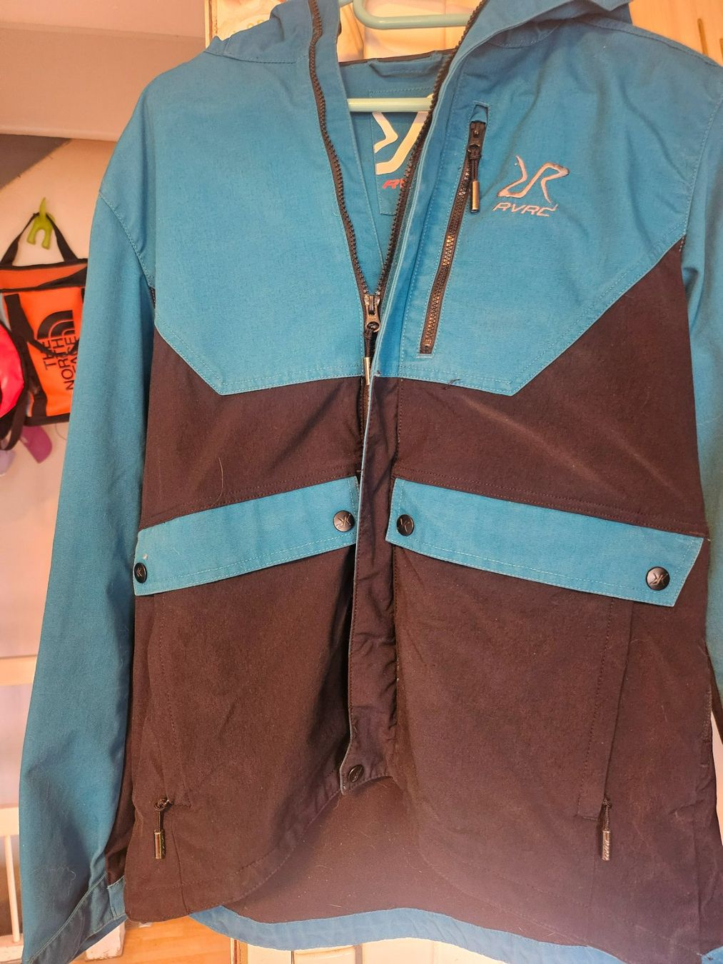 Jacken: Revolution Race - tolle Jacke in XL für Outdoor/Hündeler – Gebraucht aus Triesen von Teddyeddy