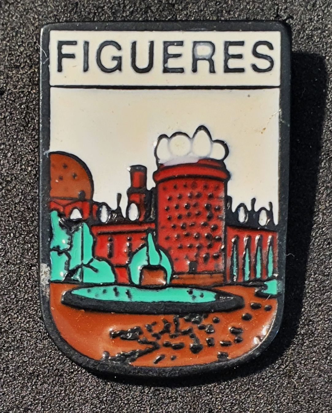 Plaketten & Abzeichen: CC447 - Pin Wappen Figueres – Gebraucht aus Reinach BL von Boston-Verkauf