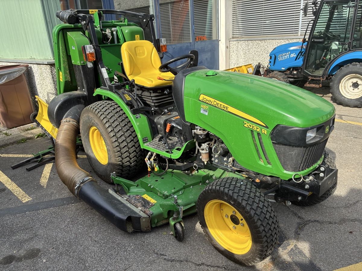 John Deere Tracteurs: Tracteur John-Deere 2032R – D'occasion à Le Mont sur Lausanne par mecacorbaz 1
