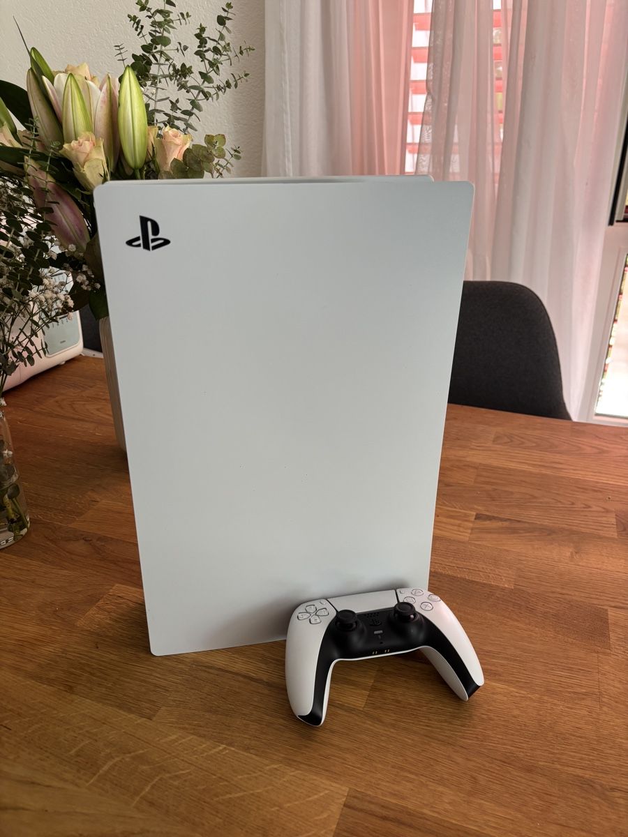 Sony Console: PS5 Disc Edition  – Usato da Langenthal venduto da _.anjaaaa