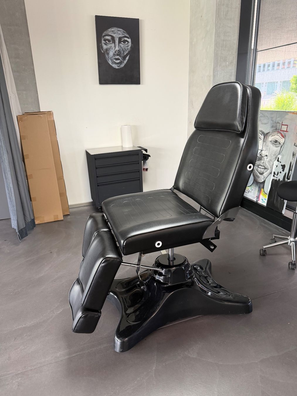 Liegen & Liegestühle: Tattooliege – Gebraucht aus Wallisellen von loo_q56x 2
