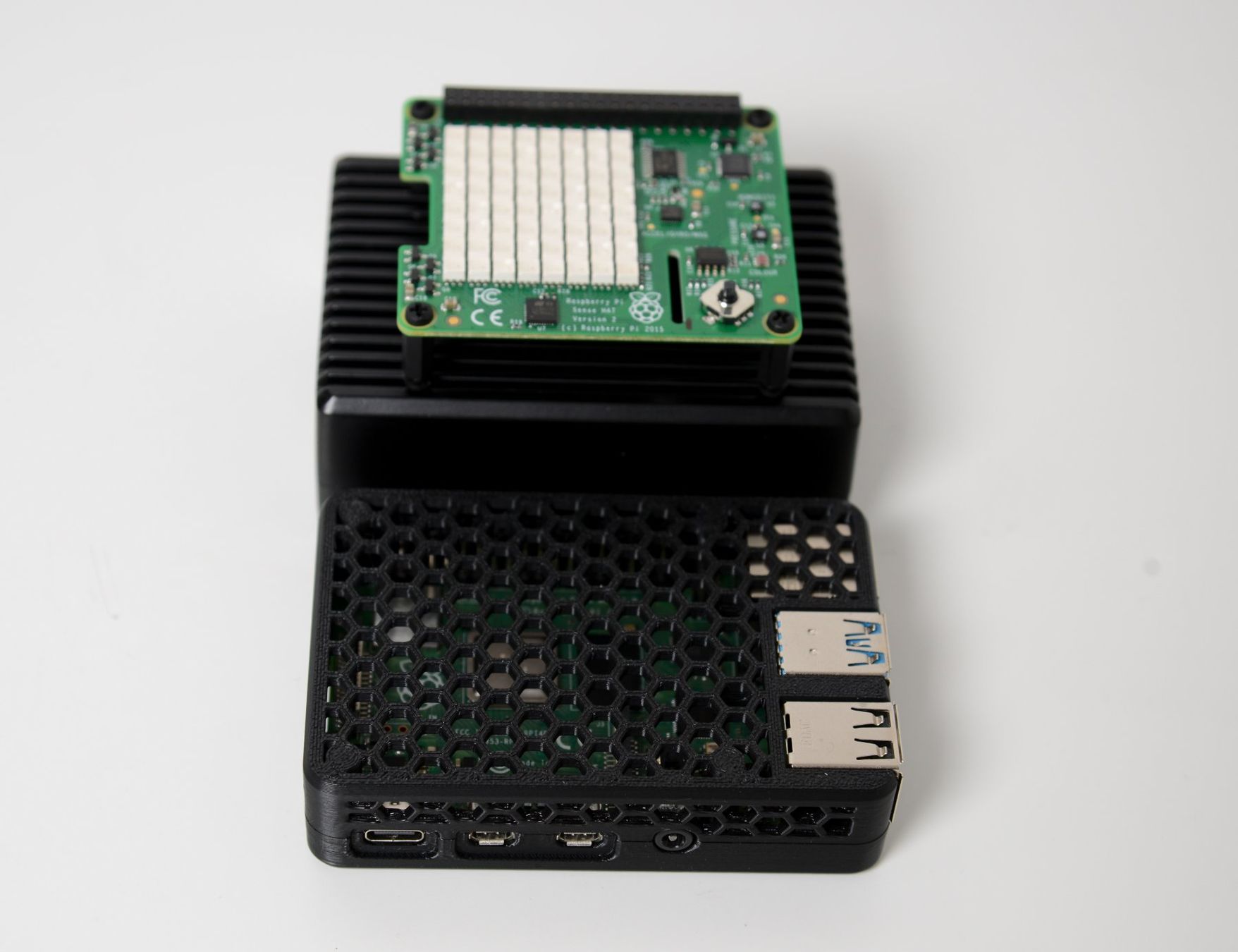Raspberry Pi PCs: Raspberry pi 4b und Pi Sense HAT – Gebraucht aus Kloten von Photo_Fan 2