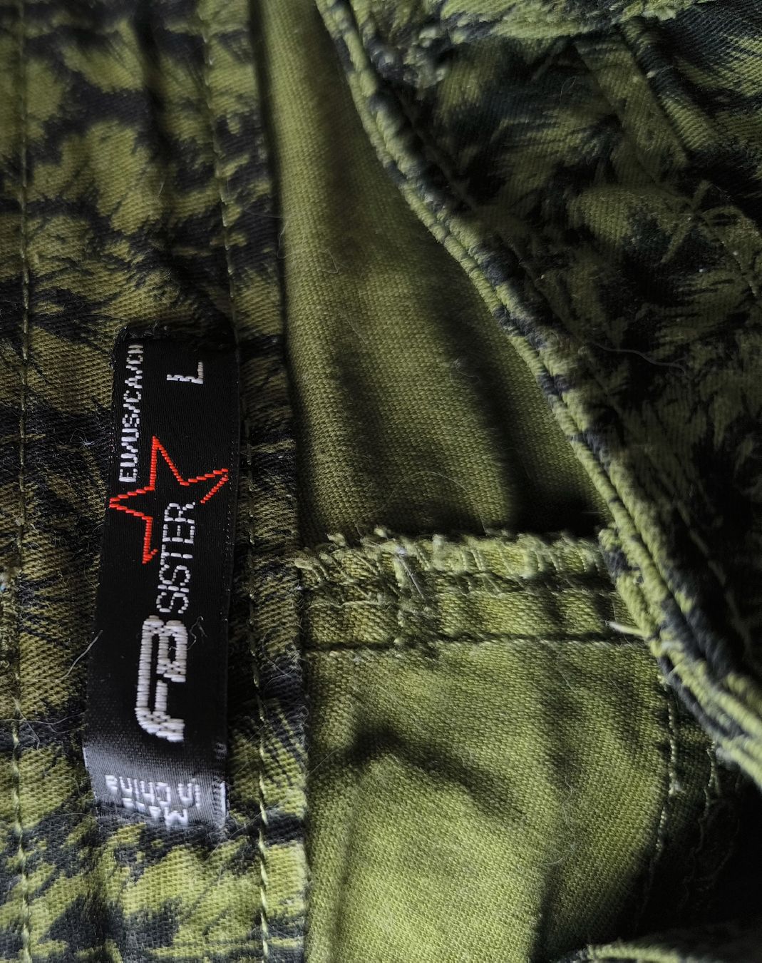 Jeans: Dunkelgrüne Hose mit Federmuster - Gothic, Punk, Emo – Usato da Fischbach LU venduto da BuBri 2