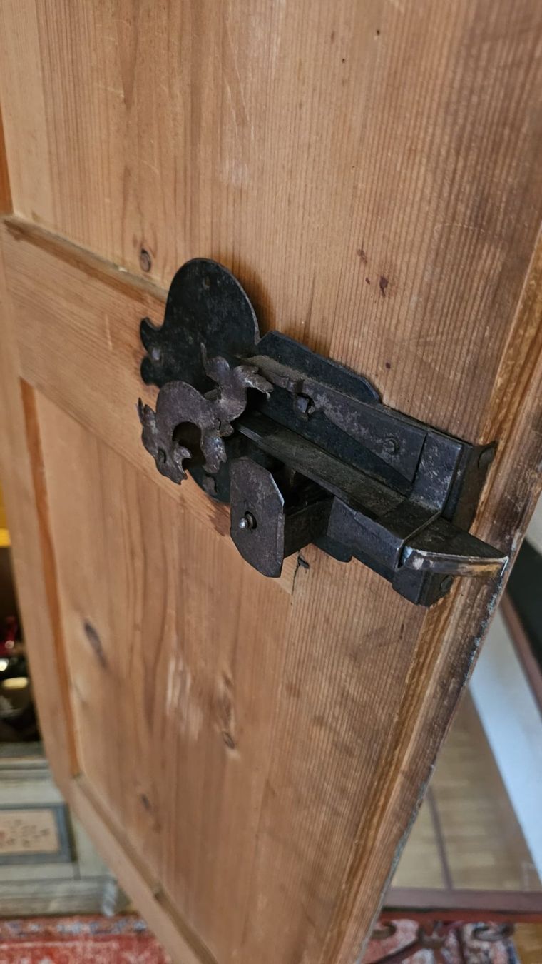 Armadi: bemalter Bauernschrank antik – Usato da Diessenhofen venduto da Osio 4