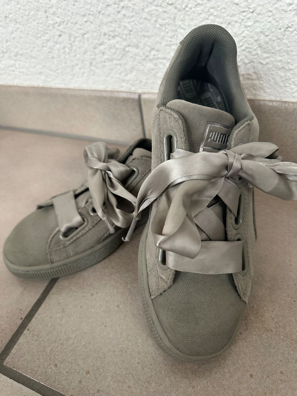 Puma Scarpe da donna: Puma Suede Sneaker Heart Basket – Usato da Dagmersellen venduto da sniff64